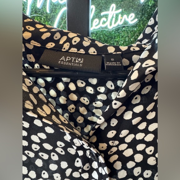 Apt 9 Essentials Button Front Long Sleeve Blouse - Picture 4 of 6